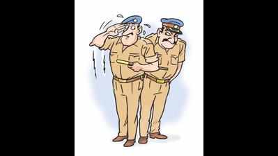 Salute your seniors, city’s top cop tells all policemen in circular