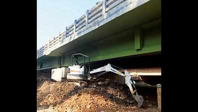 Akkulam bridge works: Mud dumped in lake yet to be removed