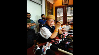 Karni Sena for full ban on Padmavati, plans 'grand show'