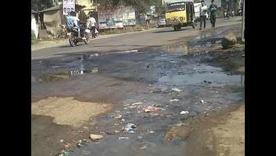 Severe water wastage due to pipe damage on Panvel-Matheran road