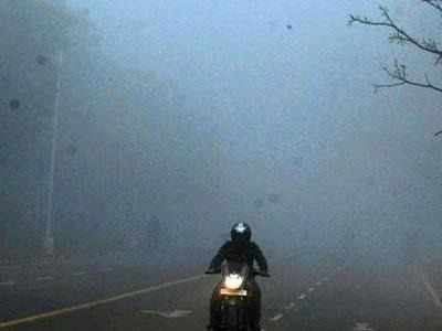 Delhi shivers at 4.2 degree Celsius, very poor air adds to its woes