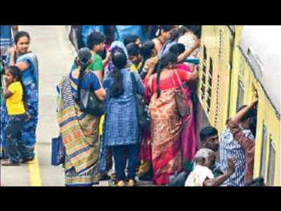 Tamil Nadu extends Rs 750 crore sop, staff on stir unrelenting