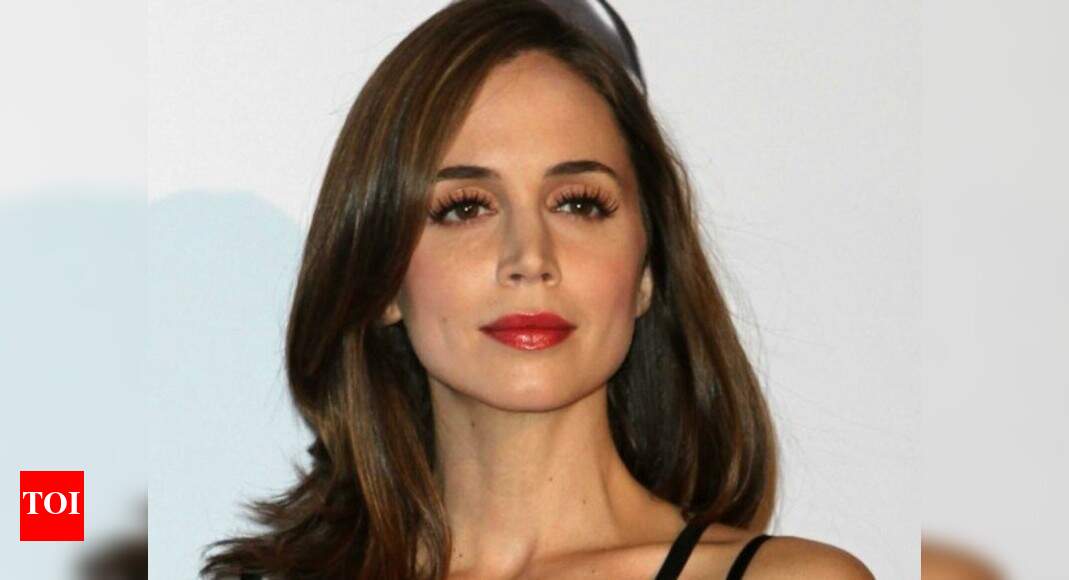 Eliza Dushku claims she was molested by 'True Lies' stuntman Joel(01)