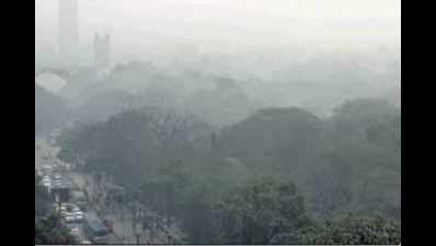 Kolkata loses way, biker his life in blinding fog