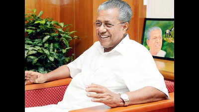 <arttitle><u/>Kerala CM scolded a student, who tried to click selfie with him</arttitle>