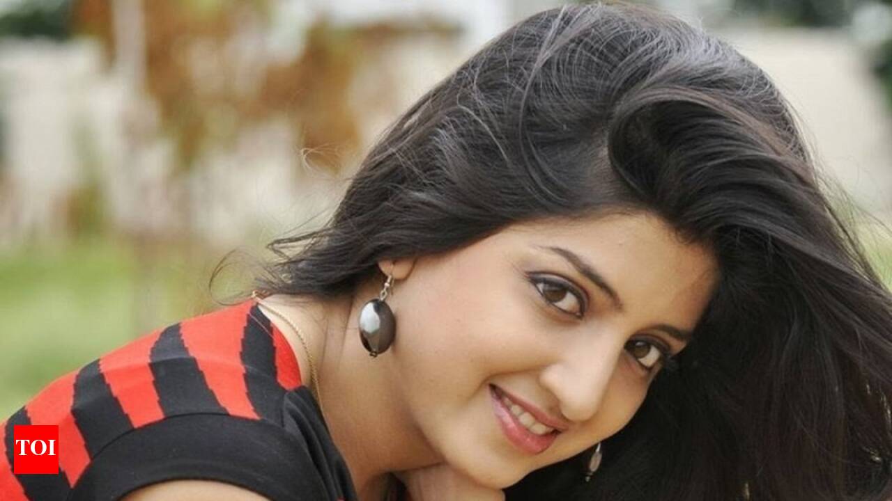 Poonam Kaur rakes up a fresh controversy | Telugu Movie News - Times of  India