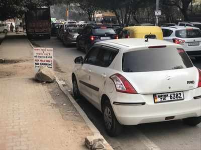 Police staff parks in no parking zone