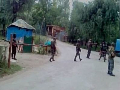 Grenade lobbed at CRPF personnel in J&K's Pulwama district, passerby injured