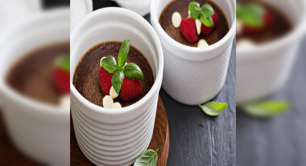 Chocolate Strawberry Pots Recipe: How to Make Chocolate Strawberry Pots Recipe | Homemade Chocolate 