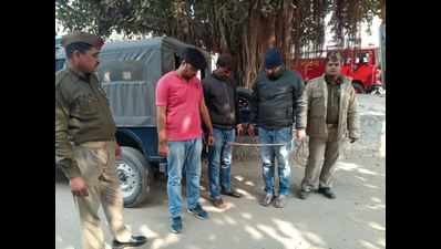 Three arrested with Rs 14 lakh demonetized currency in Varanasi