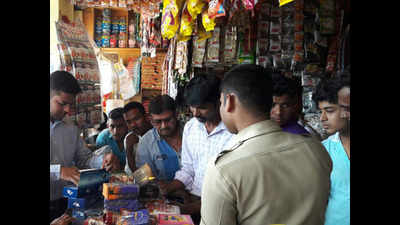 Maharashtra bans sale of tobacco, food items under one roof