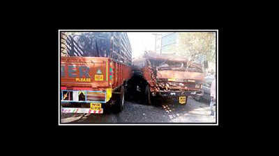 4 hurt as truck hits four vehicles on NIBM-Undri Road after brakes fail