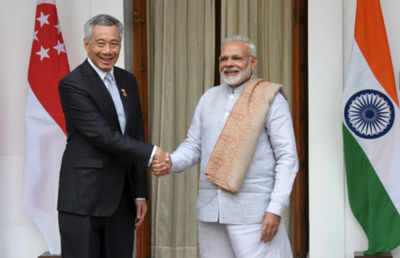 NEW DELHI, INDIA - JANUARY 25: Prime Minister Narendra Modi (R) shakes hand  with Prime Minister of Singapore Lee Hsien Loong (L) prior to their  bilateral meeting on the sidelines of India-ASEAN