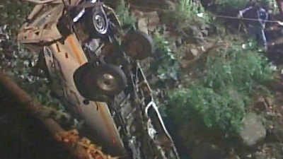 Tragic bus accident in Kolhapur, 12 killed