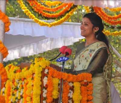 'It's so funny,' quips Collector Amrapali Kata as she laughs and struggles to read complicated Telugu speech on Republic Day