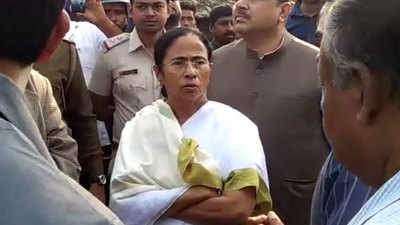 Murshidabad bus tragedy: CM Mamata visits accident spot