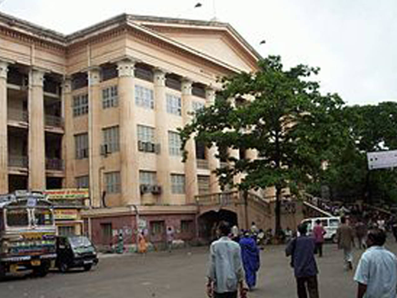 Students demand restoration of the old name of Calcutta Medical ...