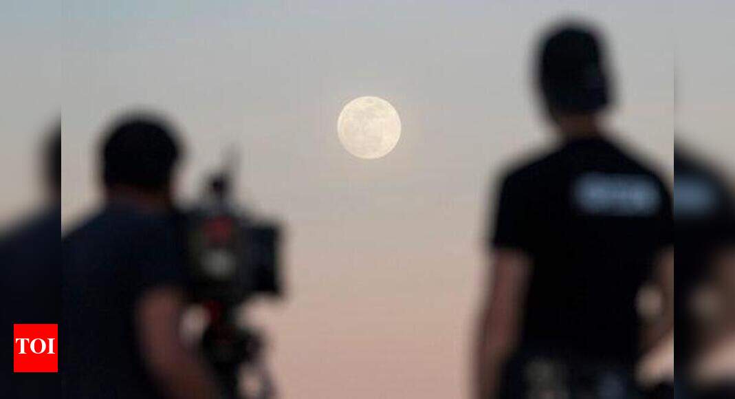 Lunar Eclipse 2018 Live Stream: Start time India & How You can watch ...