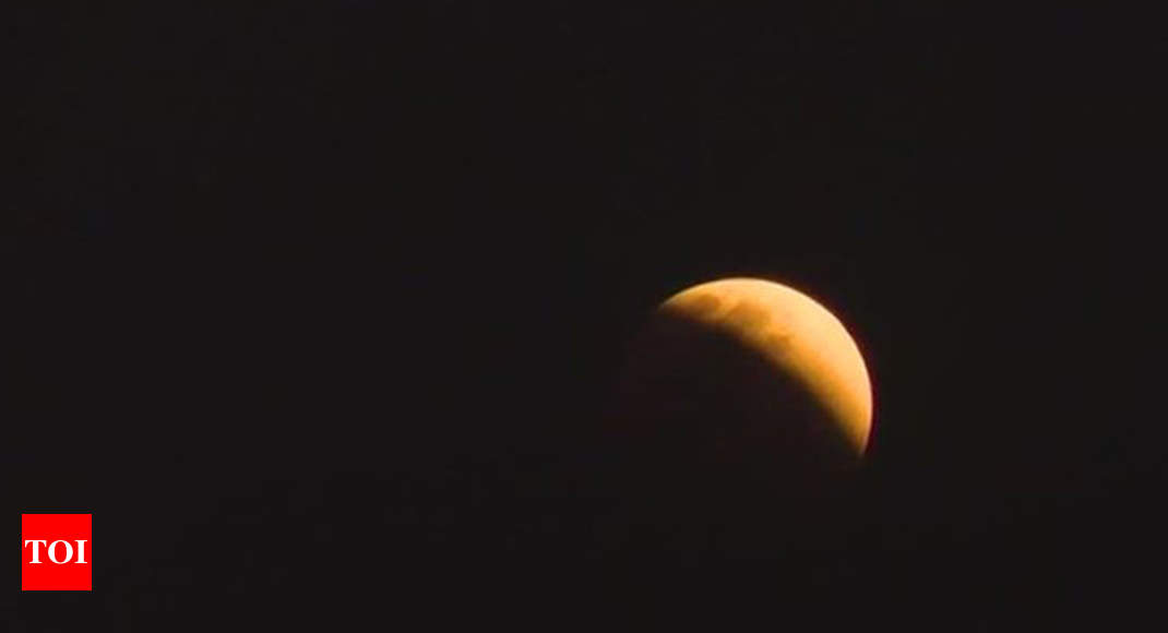 lunar eclipse in kolkata kolkata witnesses super blue blood moon