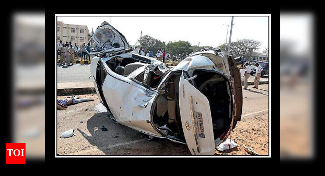 vehicle met with an accident: 3 students killed, 2 injured in car crash
