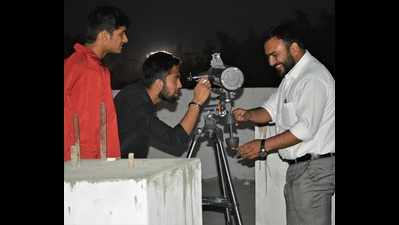‘Super blue blood moon’ stuns skygazers in Indore