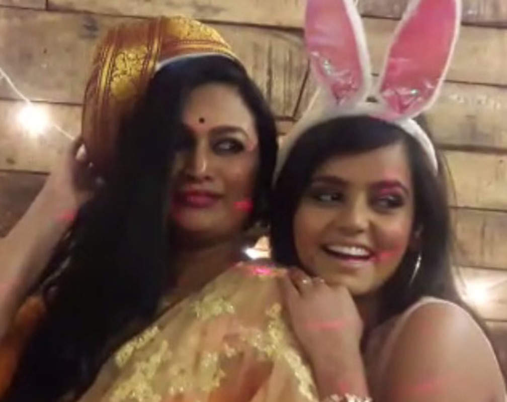 
Kannada actresses Mayuri Kyatari and Shwetha Srivatsa inaugurate a wedding store in Mysuru
