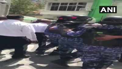 Reinstated Maldivian lawmakers enter Parliament despite military deployment