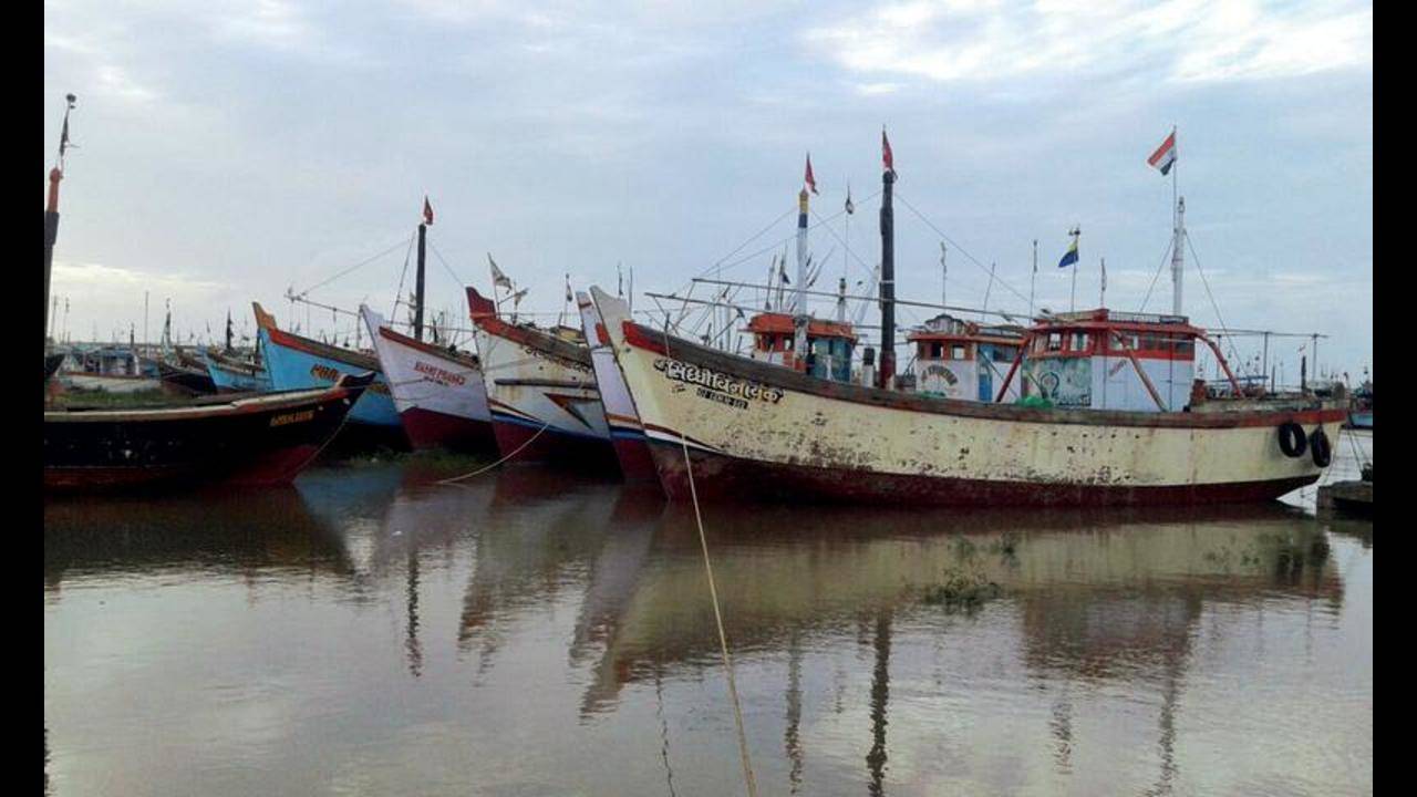 Pakistan captures eight Indian fishing boats off Gujarat coast