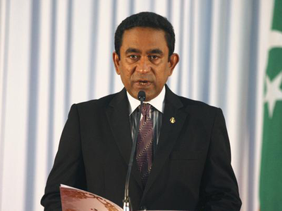 Maldives president declares war on SC, court seeks India help