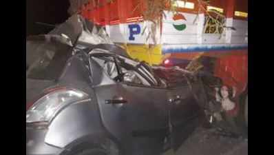 Naval officer rams into parked truck on Mumbai-Pune Expressway, dies
