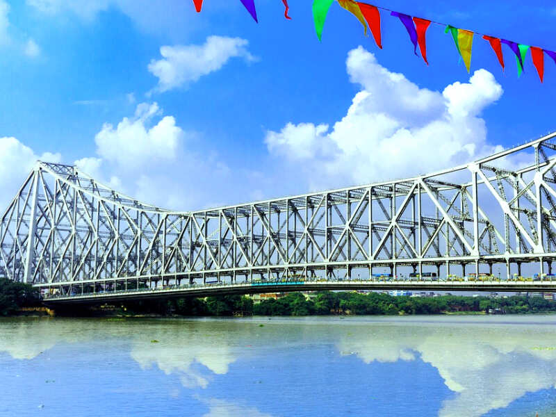 Howrah bridge completes its 75 years without a single nut and screw Howrah bridge completes its 75 years without a single nut and screw