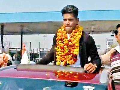 Noida's U-19 World Cup champ Shivam Mavi receives a grand welcome at home |  Noida News - Times of India