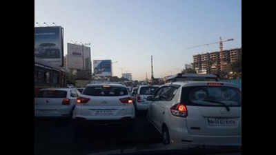 Heavy traffic jam on Western Express Highway as truck upturns on Sahara Star flyover
