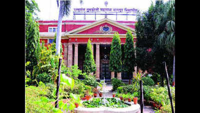 Award wapsi hits Nagpur University,Vedprakash Mishra to return honour