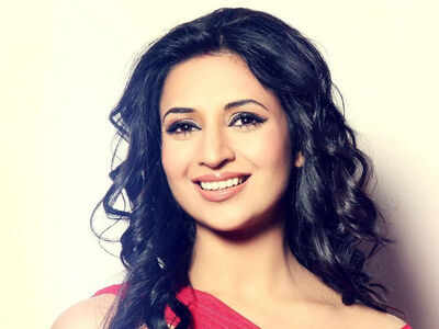 Divyanka Tripathi looks 'spec-s-tacular' in glasses, check out her new