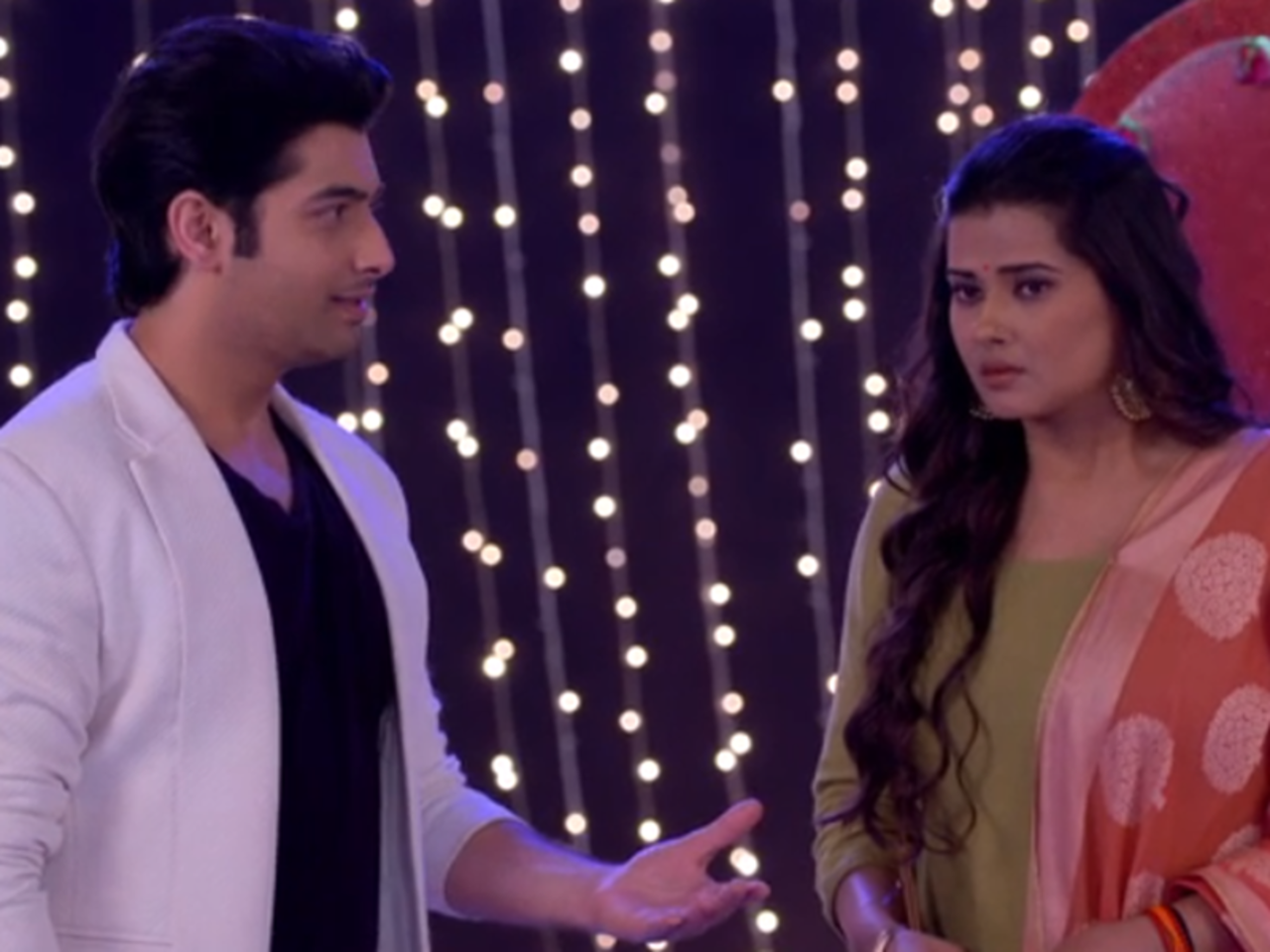 Kasam Tere Pyaar Ki written update February 12, 2018: Tanuja wants Rishi to  sign the divorce papers - Times of India