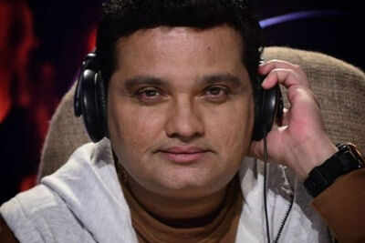 Ravi Jadhav is obsessed with a railway coach | Marathi Movie News ...