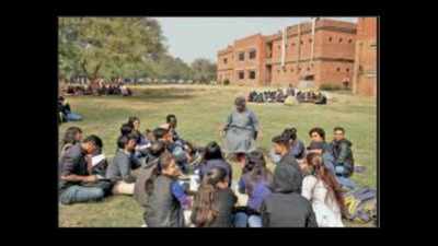 Attendance row: JNU teachers hold classes on lawns, in corridors