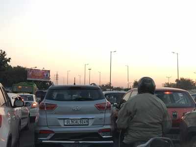 Extreme traffic, but no traffic cops