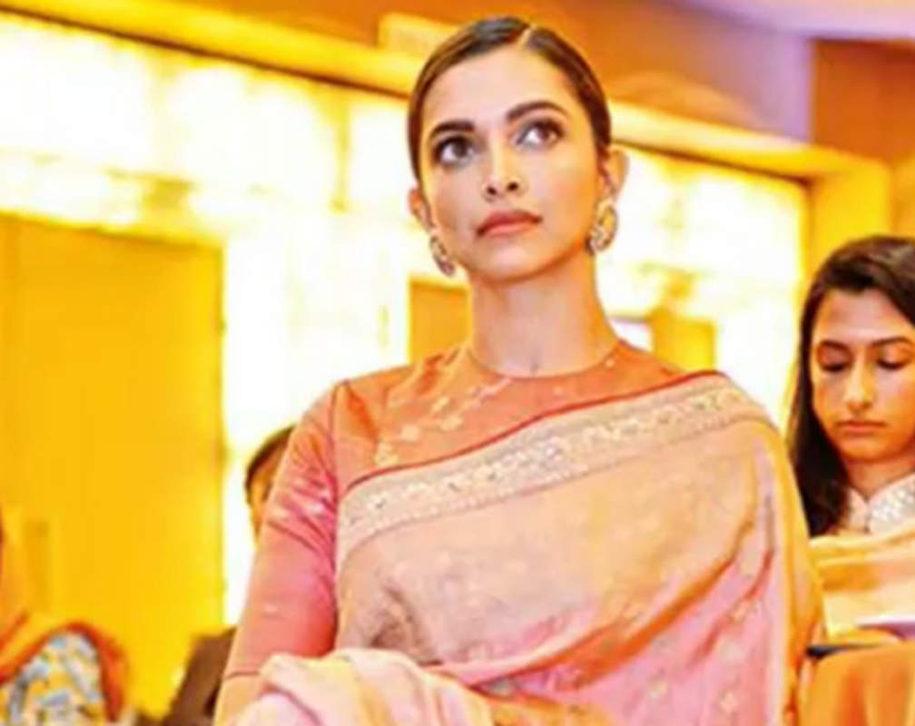 
Wearing a sari makes you an ‘Aunty’? Definitely not, say Delhi girls
