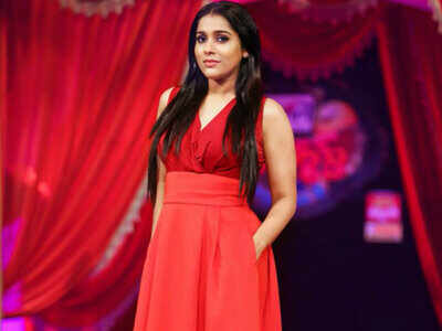 Rashmi Gautam posts a video of Hyper Aadi from behind-the-scenes of her ...