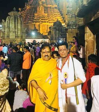 Heropanti actor seeks blessings at Lingaraja Temple