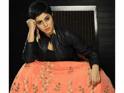 Shamna Kasim plays a cop in Oru Kuttanadan blog