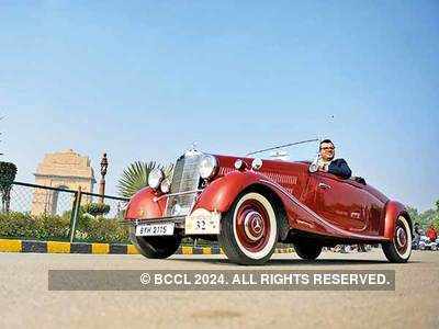 Vintage limousines, Humberettes, Chryslers on Delhi and Gurgaon roads