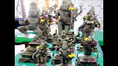 11 idols unearthed near Vedaranyam