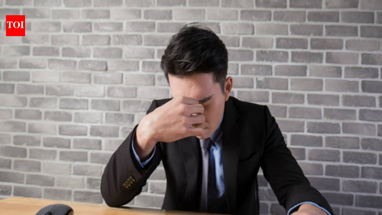 5 thoughts every office goer has on a Monday morning | The Times of India
