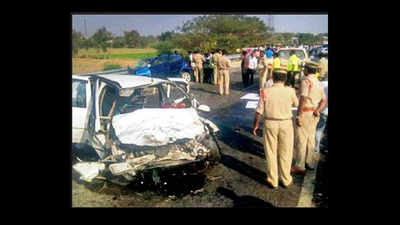 Car crash on Kurnool-Hyderabad highway: 9 dead