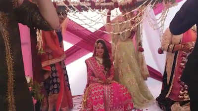 Dipika Kakar looks drop dead gorgeous as a bride at her wedding