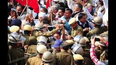 Farmers fail to breach ‘fort’ of cops in Jaipur
