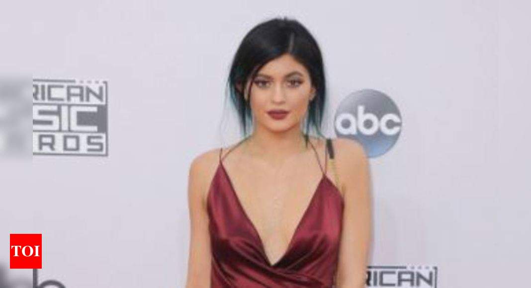 Kylie Jenner Snapchat Kylie Jenner Calls Snapchat Sad Company Loses 1 3 Bn Times Of India